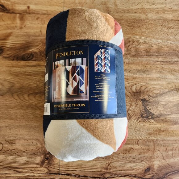 Pendleton Reversible Plush Throw Blanket Serrado – 50” x 70” – New in Package - Picture 3 of 7